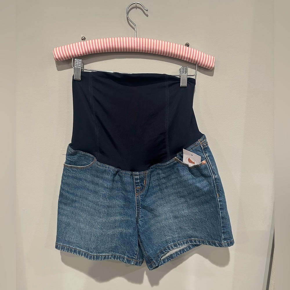 Isabel maternity size 6 midi shorts, gently worn. No defects